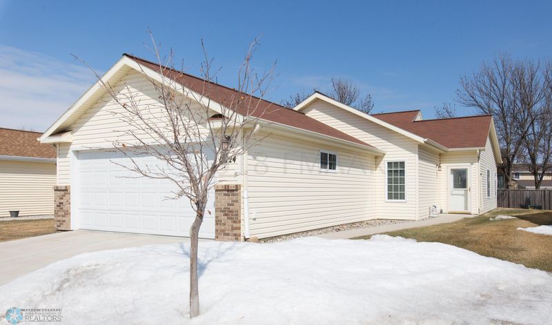 2824 35th St S, Moorhead, MN 56560