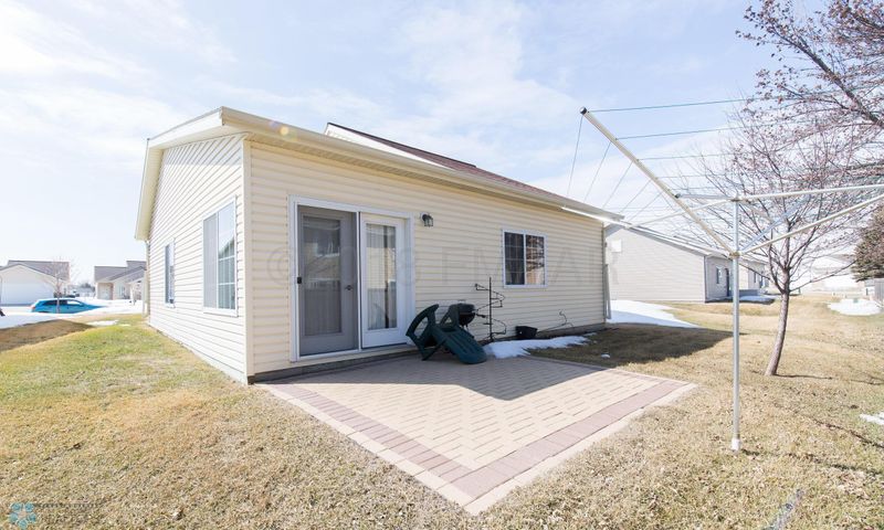 2824 35th St S, Moorhead, MN 56560