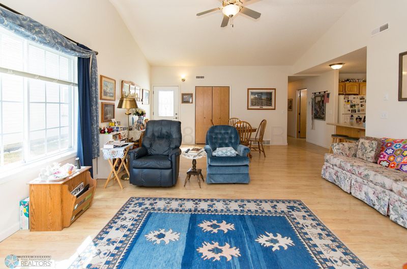 2824 35th St S, Moorhead, MN 56560