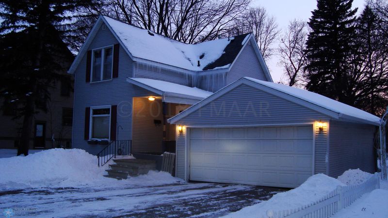 611 5th St S, Moorhead, MN 56560