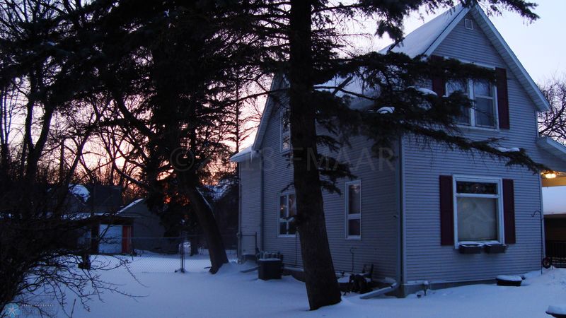 611 5th St S, Moorhead, MN 56560
