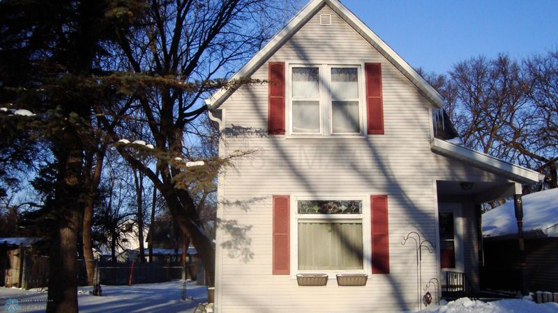 611 5th St S, Moorhead, MN 56560