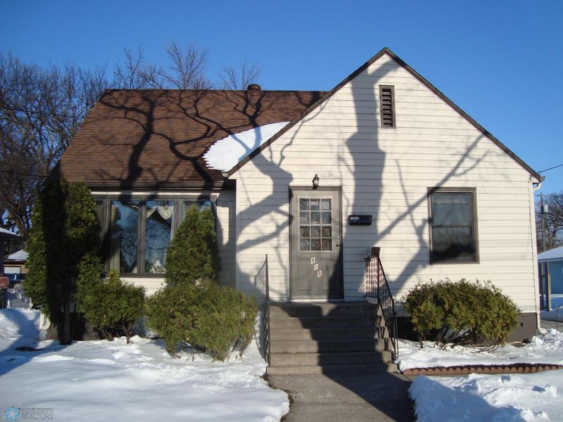 808 14th St N, Moorhead, MN 56560