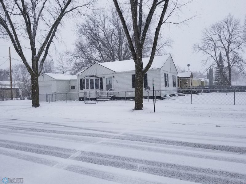 1220 11th Ave N, Moorhead, MN 56560