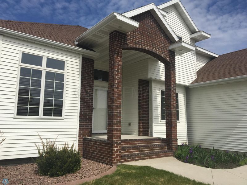 4435 5th St S, Moorhead, MN 56560