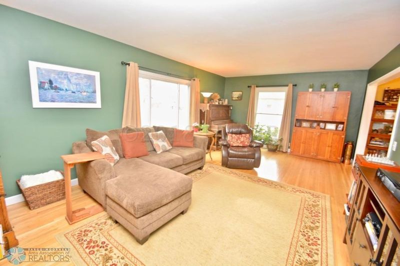 307 11th St S, Moorhead, MN 56560