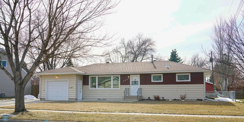 2009 16th St S, Moorhead, MN 56560