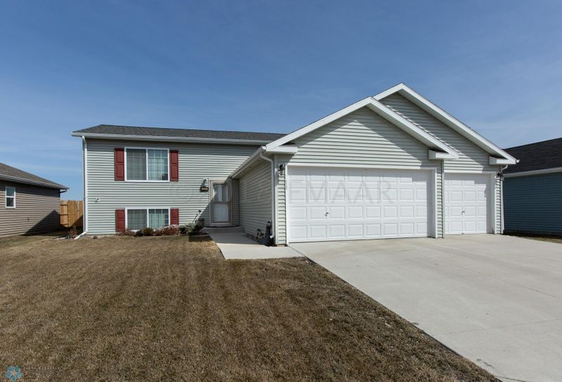 3124 32nd Ave S, Moorhead, MN 56560
