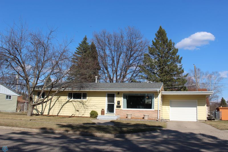 1910 4th St S, Moorhead, MN 56560