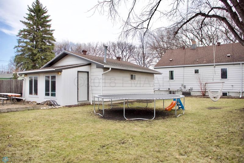 1121 10th 1/2 St N, Moorhead, MN 56560