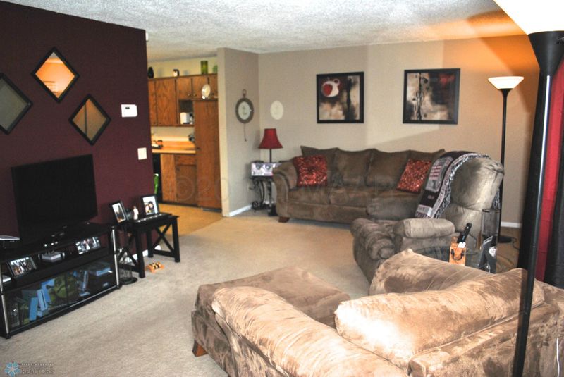 411 18th St N, Moorhead, MN 56560
