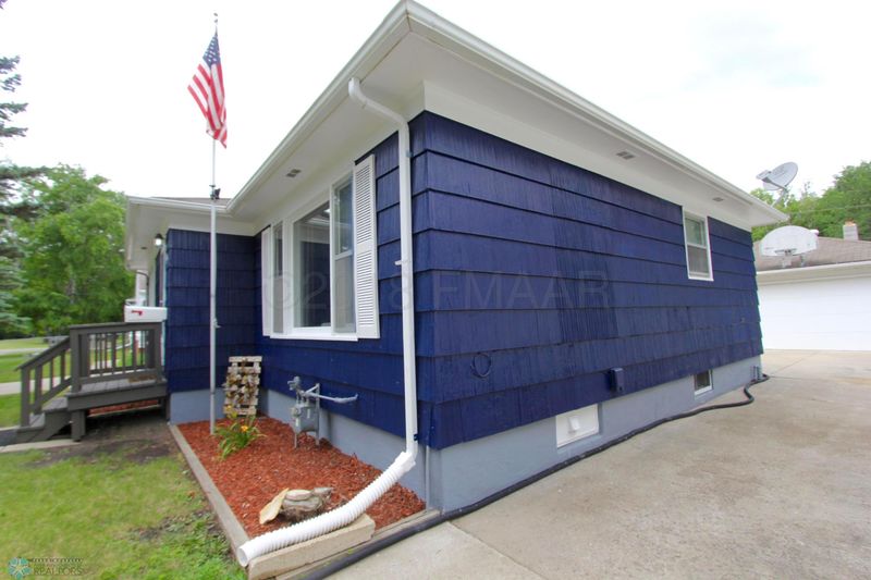 812 10th Ave N, Moorhead, MN 56560
