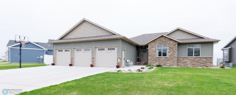 1115 W Summerwood Trl, Dilworth, MN 56529