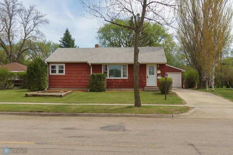 1616 11th St S, Moorhead, MN 56560