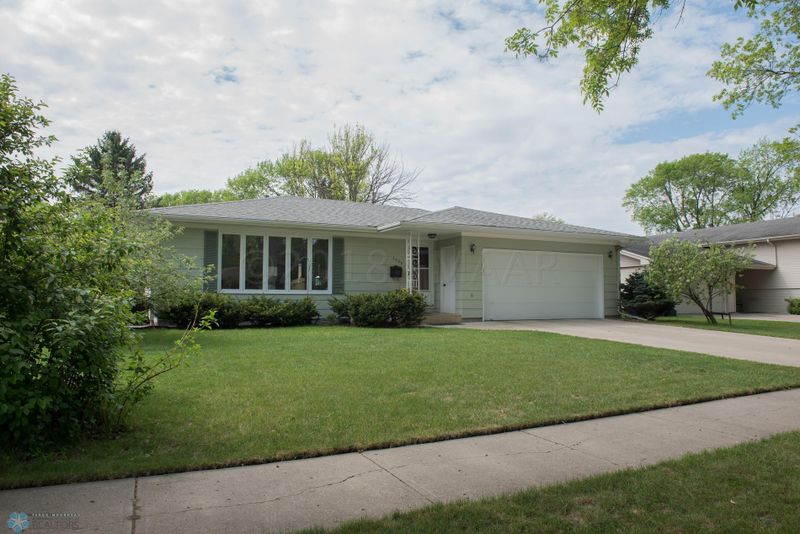 1203 25th Ave S, Moorhead, MN 56560