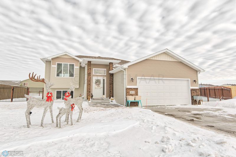 3812 10th St S, Moorhead, MN 56560