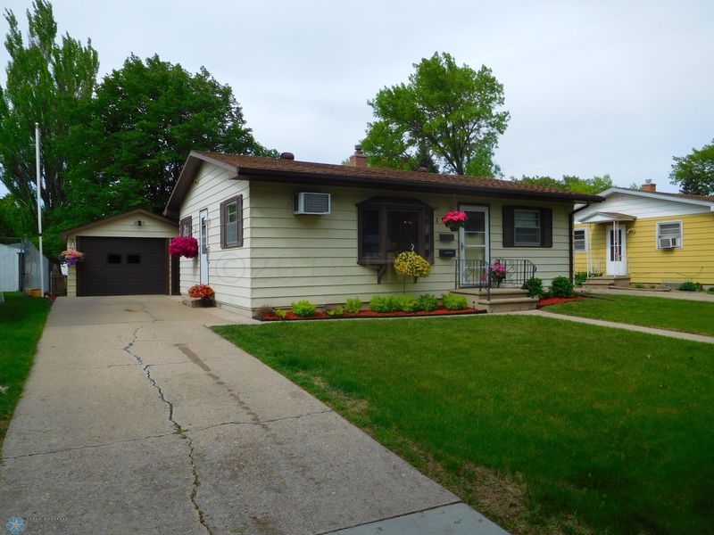 1916 10th Ave N, Moorhead, MN 56560