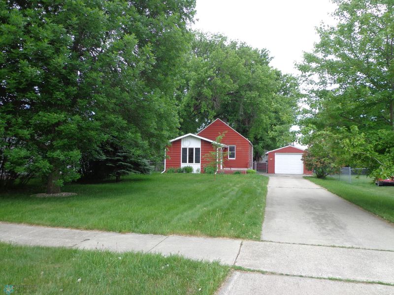 1027 17th St N, Moorhead, MN 56560