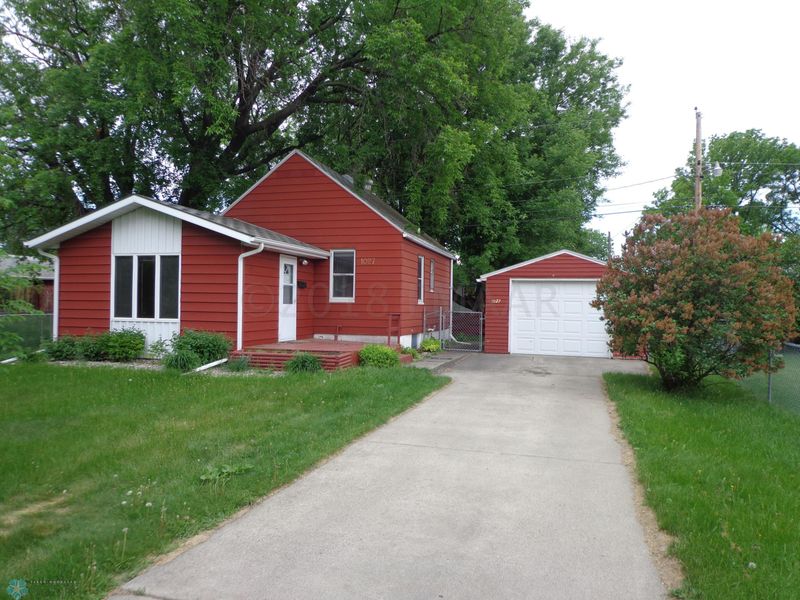 1027 17th St N, Moorhead, MN 56560