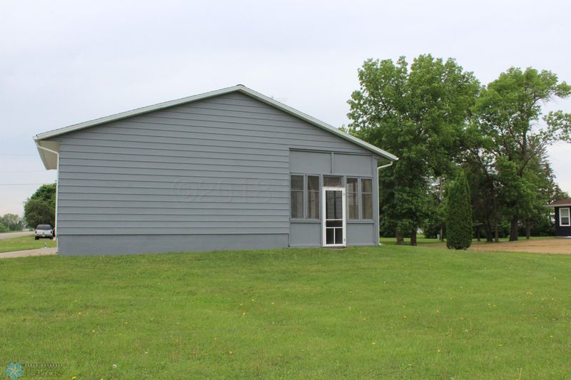 402 Northern Pacific Ave W, Ulen, MN 56585