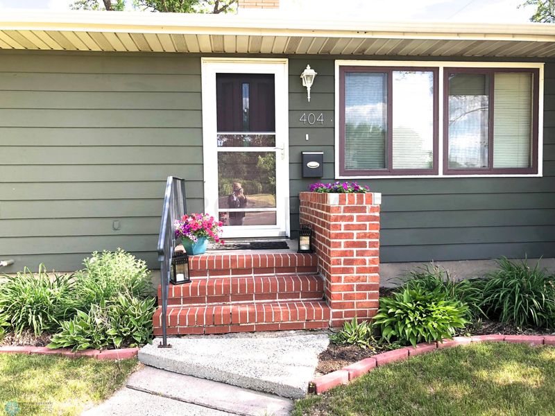 404 22nd Ave S, Moorhead, MN 56560
