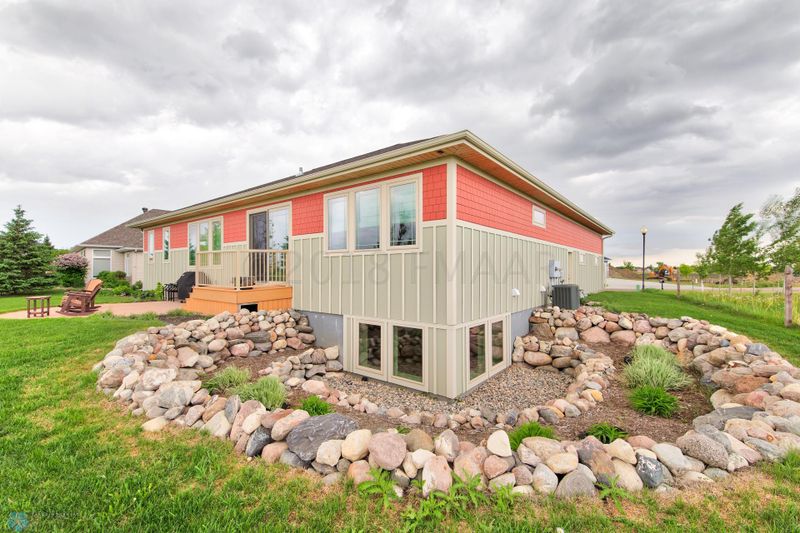 3037 41st Ave S, Moorhead, MN 56560