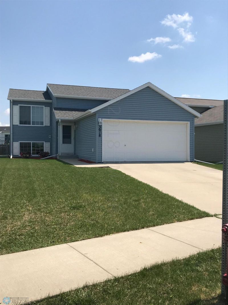 3018 32nd St S, Moorhead, MN 56560