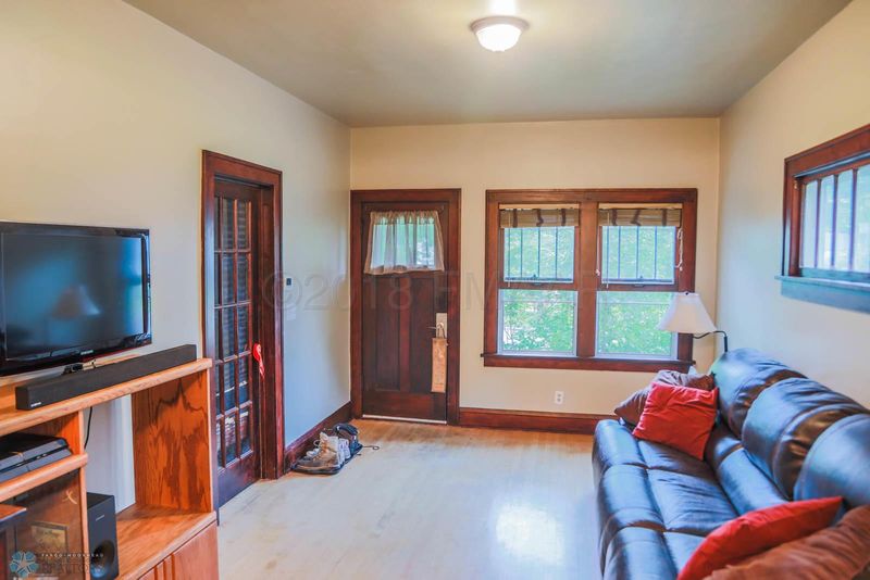 702 4th St S, Moorhead, MN 56560