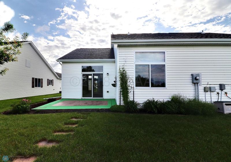 2945 35th St S, Moorhead, MN 56560