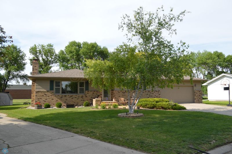 1606 27th Ave S, Moorhead, MN 56560