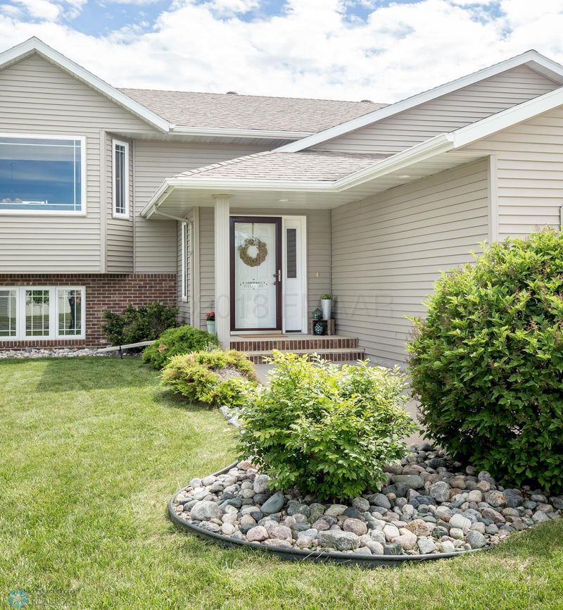 631 13th Ave N, Moorhead, MN 56560