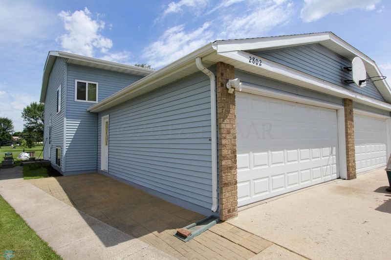 2802 26th S, Moorhead, MN 56560