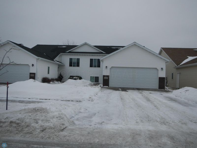 1517 34th Ave S, Moorhead, MN 56560