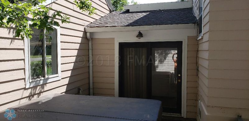 429 5th St S, Moorhead, MN 56560
