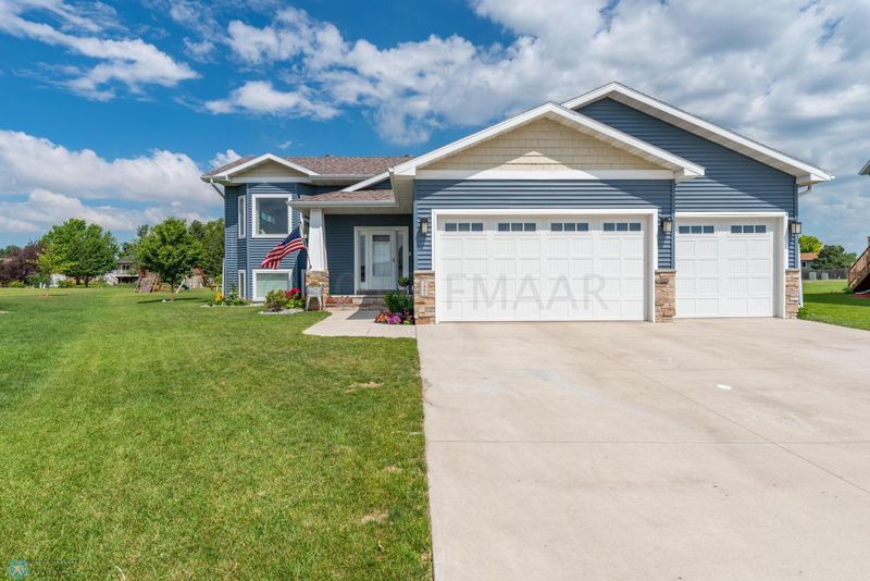 2402 31st Ave S, Moorhead, MN 56560