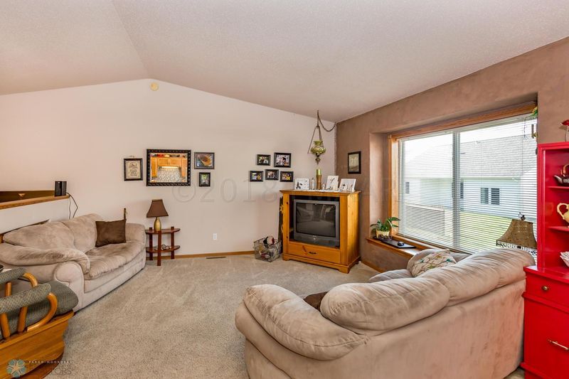 823 Woodbridge Cir, Dilworth, MN 56529