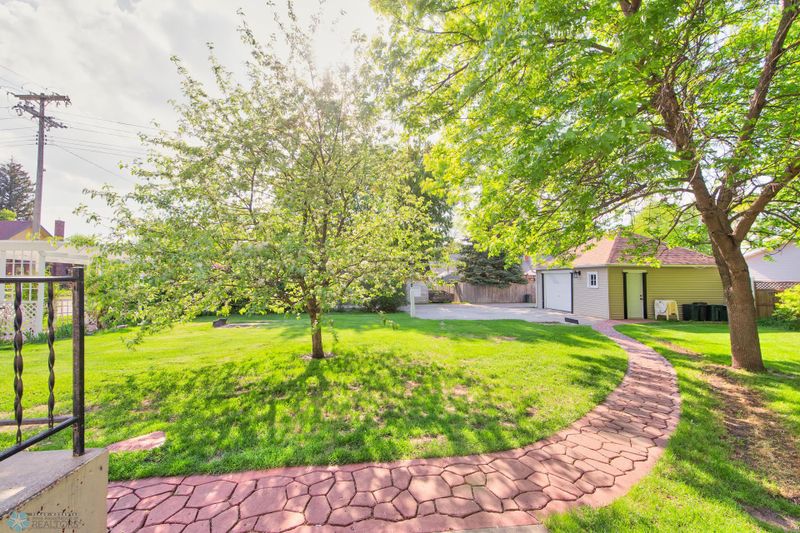 123 5th St SE, Barnesville, MN 56514