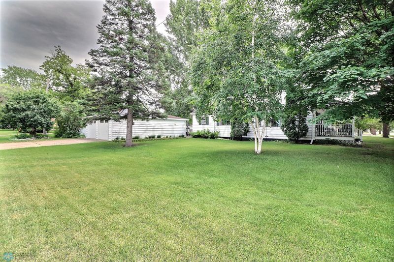 322 3 St NE, Barnesville, MN 56514