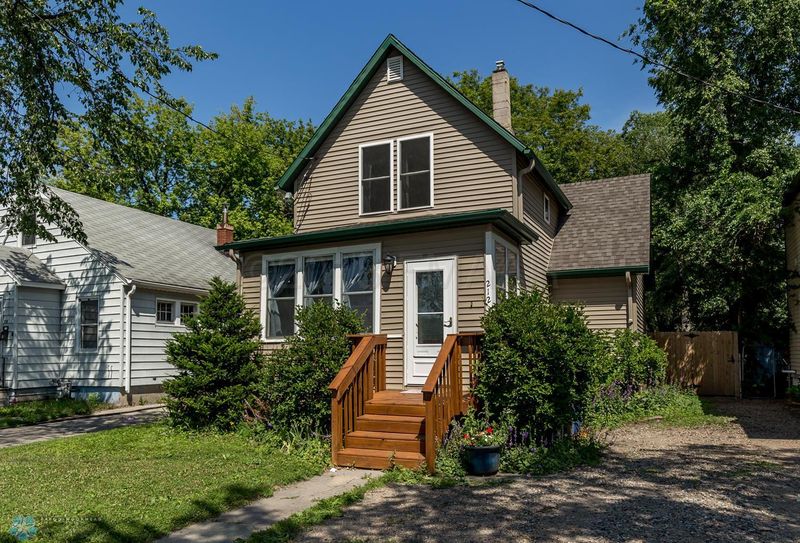 212 11th St S, Moorhead, MN 56560