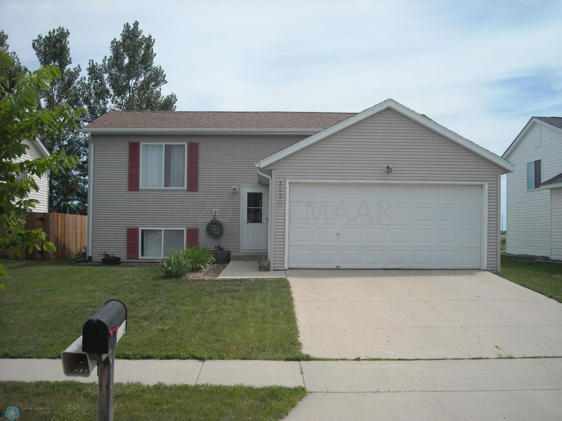 3430 39th St S, Moorhead, MN 56560