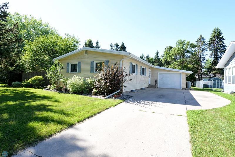 1423 22nd Ave S, Moorhead, MN 56560