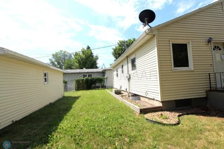 722 17th St N, Moorhead, MN 56560