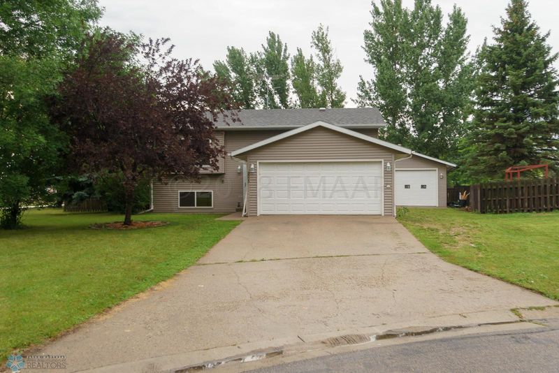 3003 Covent Garden St S, Moorhead, MN 56560