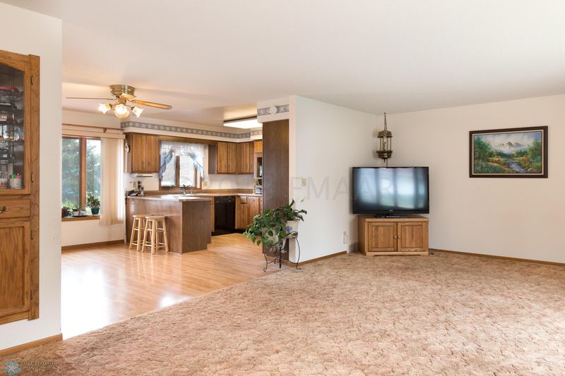 325 2nd St W, Halstad, MN 56548