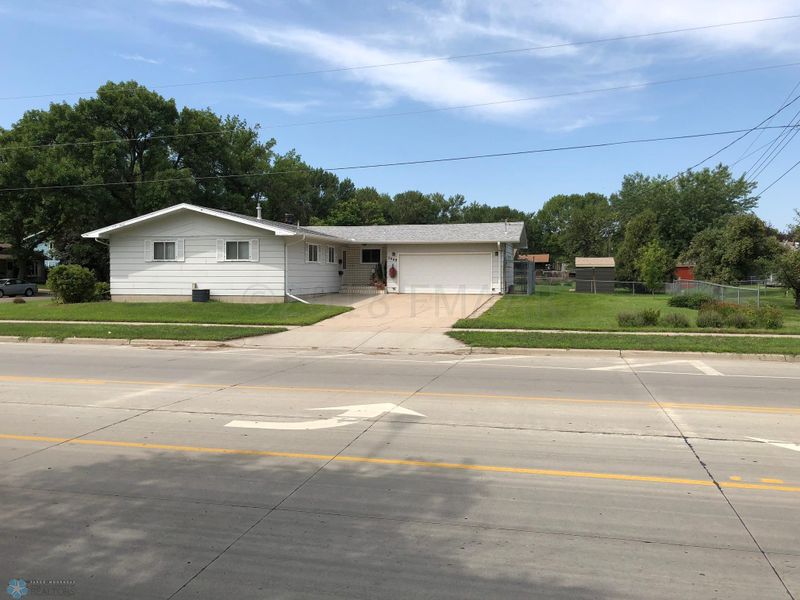 2009 20th St S, Moorhead, MN 56560