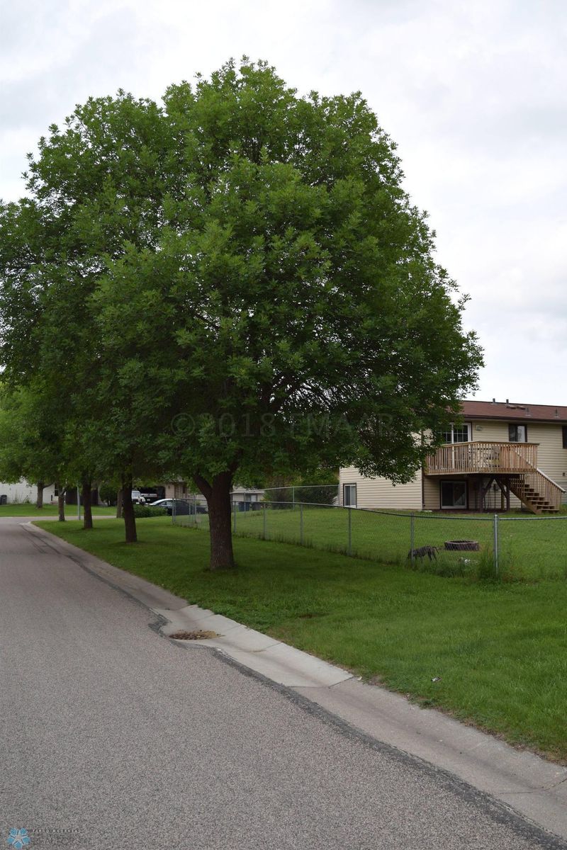 2927 Heatherwood Cir S, Moorhead, MN 56560