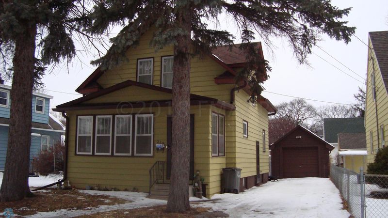 216 9th Ave S, Moorhead, MN 56560