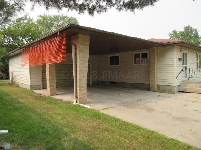 1111 10th St N, Moorhead, MN 56560