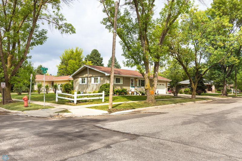 2513 13th St S, Moorhead, MN 56560