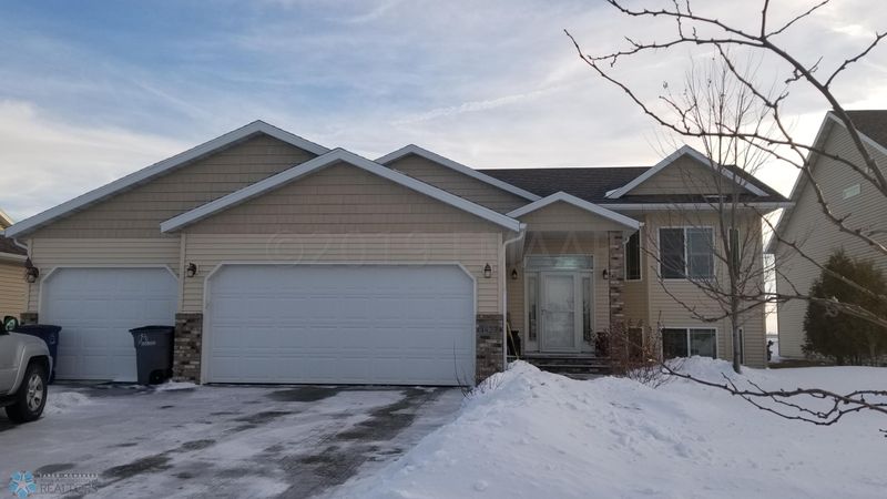 1427 46th Ave S, Moorhead, MN 56560